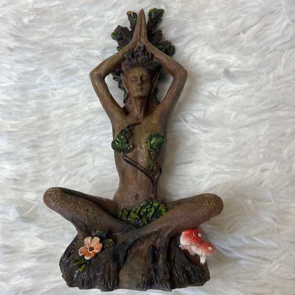 Dryad Statue - Picture 2 of 4